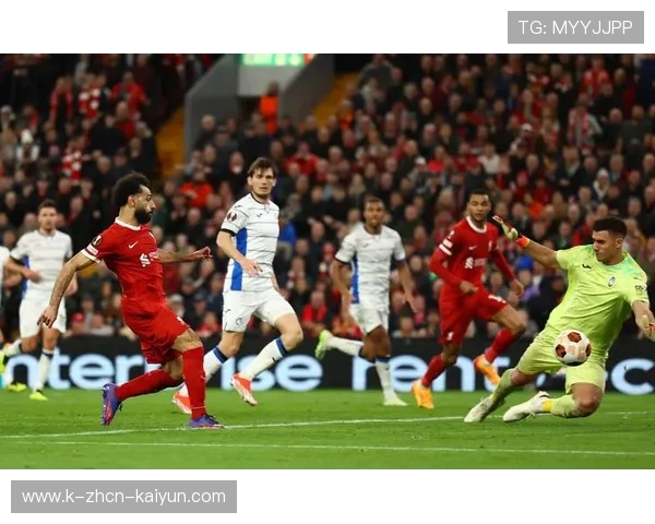 利物浦前场逼抢奏效，对手后场频繁解围